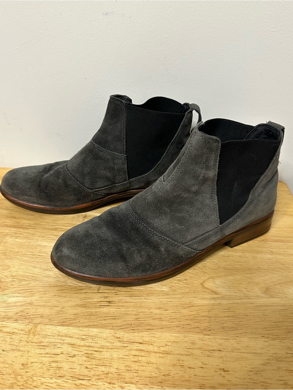 Naot Ruzgar Women’s Gray Suede Ankle Boots EU 40 US 9.5 slip on